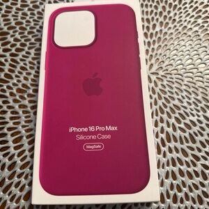 Apple iPhone 16 Pro Max Silicone Case - Vibrant Pink